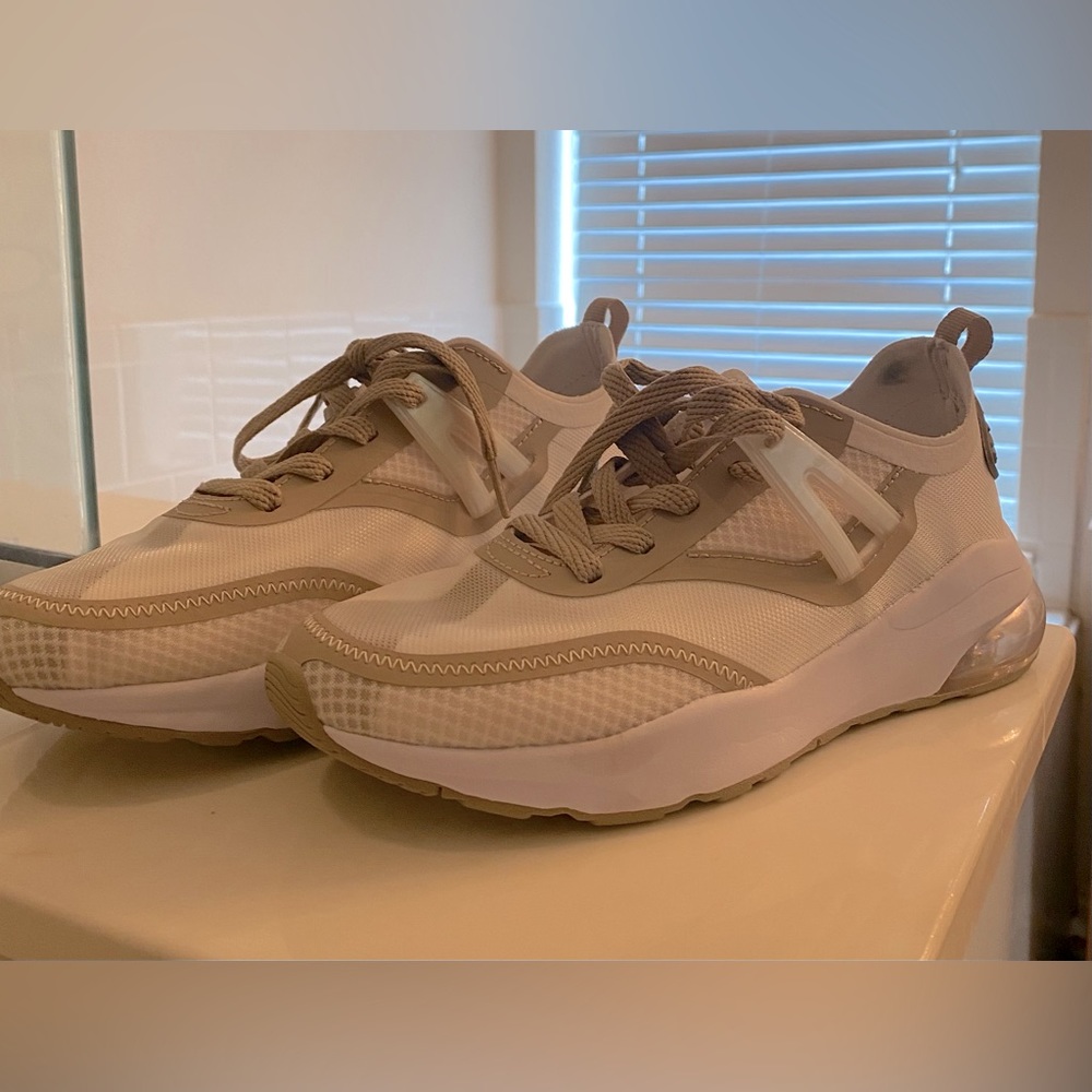 NWOT Fabletics women shoe sz 6.5